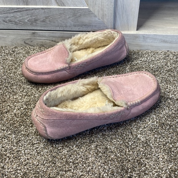 UGG® | Pink Crystal Ansley Moccasin Slipper - Women
UGG 7 - Picture 2 of 11